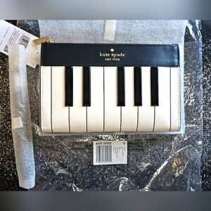 NWT!! RARE! ♠️ Kate Spade - Piano: Pitch Purrfect Medium Wristlet!
